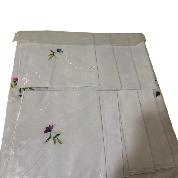 Beautiful tablecloth with 8 pieces of napkins new for the table /6 chairs oval - Picture 3 of 8